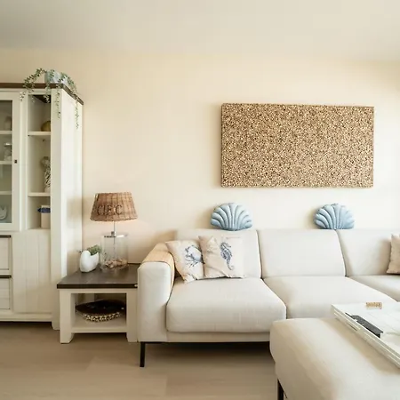 Daire Pacific With Parking And Sea View By Interhome