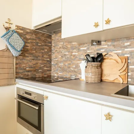 Pacific With Parking And Sea View By Interhome Апартаменты *