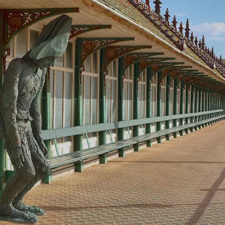 Pacific With Parking And Sea View By Interhome Daire