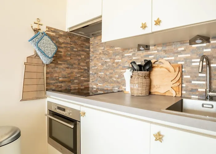 Pacific With Parking And Sea View By Interhome Appartement *